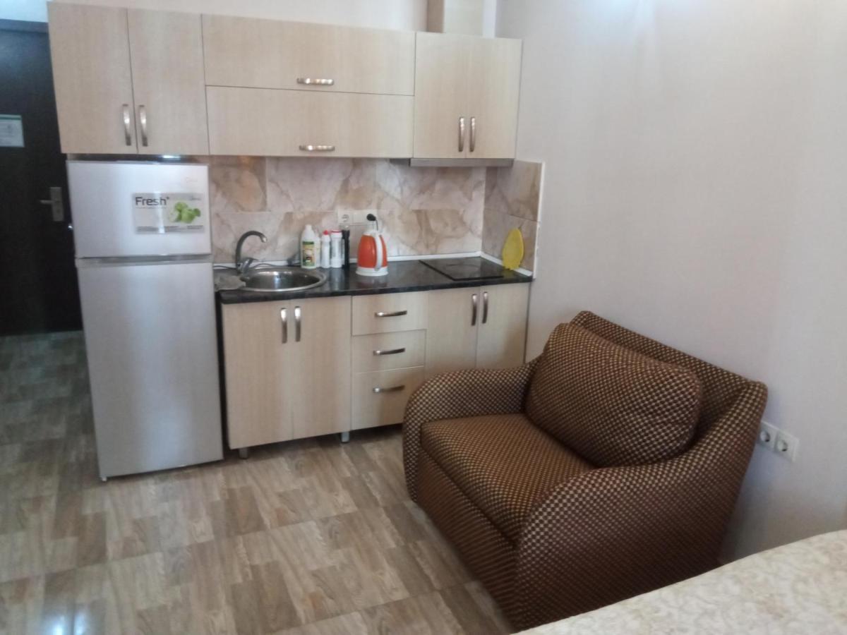 Studio Apartment On Khimshiashvili 15 Батуми Экстерьер фото